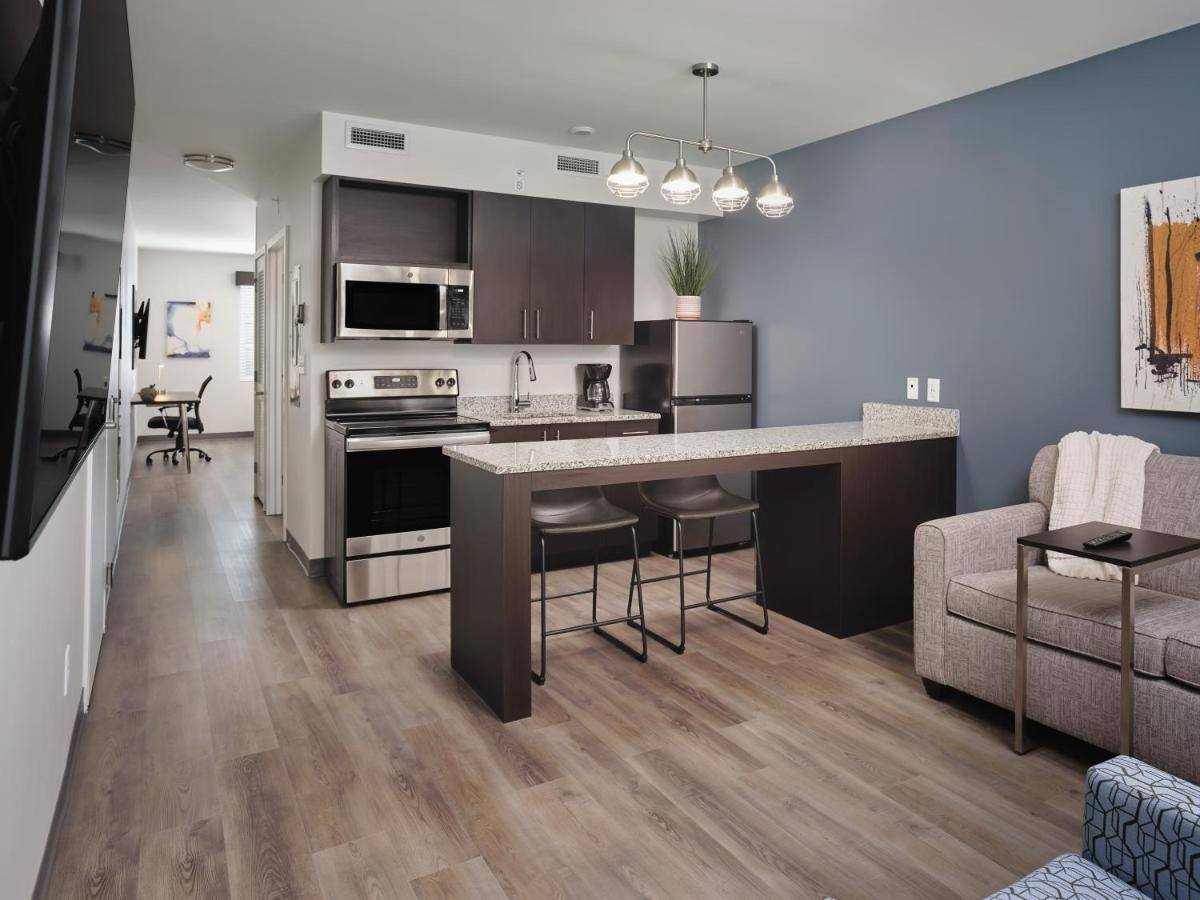 Live Oak Stayapt Suites San Antonio-Randolph מראה חיצוני תמונה